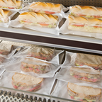 173.02-BUSTE CON FINESTRA DELI PACK 30 G/M2 + 13 PP 24x19/17 CM BIANCO KRAFT (500 u.)
