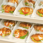 173.02-BUSTE CON FINESTRA DELI PACK 30 G/M2 + 13 PP 24x19/17 CM BIANCO KRAFT (500 u.)